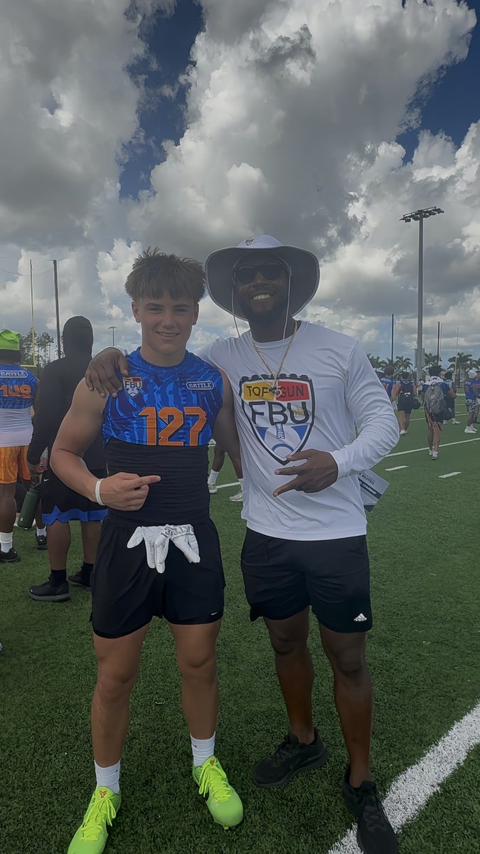 abangtson1's tweet photo. After the FBU top gun camp in Naples Florida I’m proud to receive my second Navy National Combine invite and be apart of all camp team‼️@B_Mitch_15 @CoachCoenen57 @JamesJavarris @FBUcamp @on3 @On3Recruits @Rivals @PrepRedzoneWI @MJ_NFLDraft @OJW_Scouting @DCE_FOOTBALL https://t.co/tPRvpdDa9N