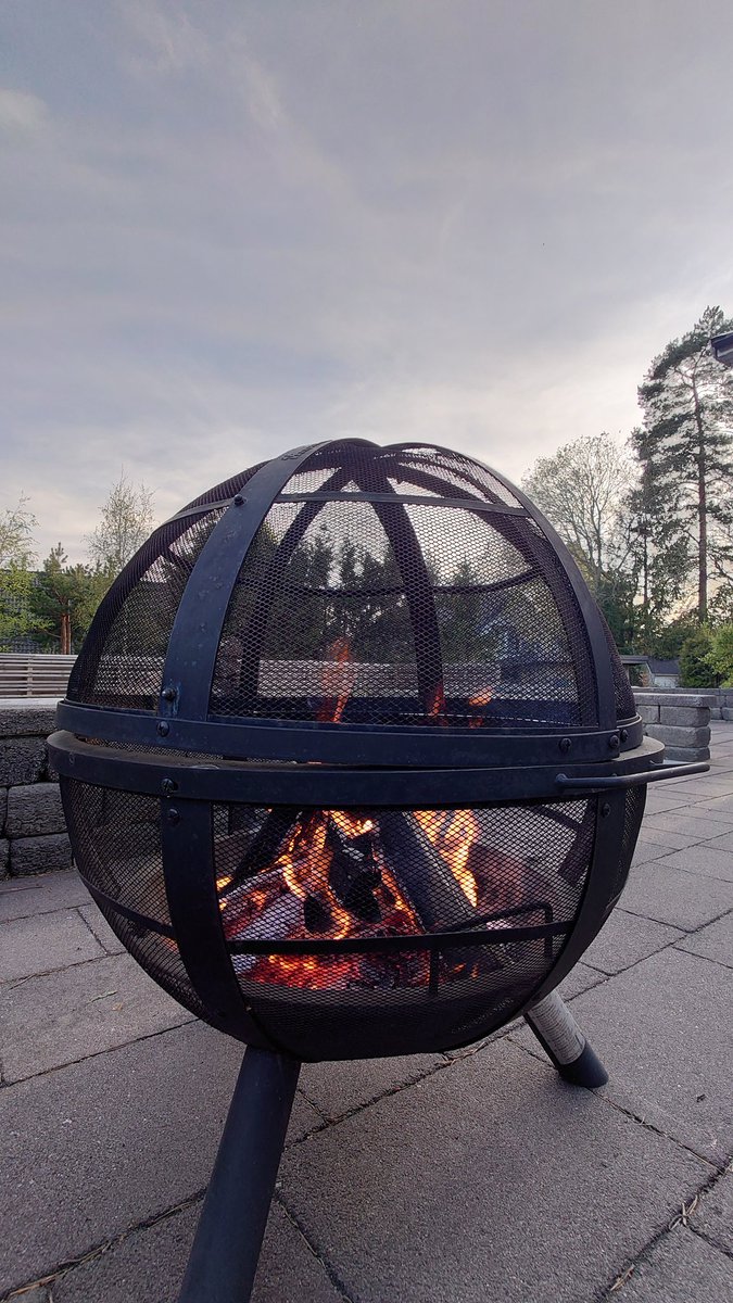 Vi grillar och tänder en egen eld för att välkomna våren!

#PhotoByKeith #tjugofem #TÄBY at TJUGOFEM in TÄBY - swarmapp.com/user/5098520/c…