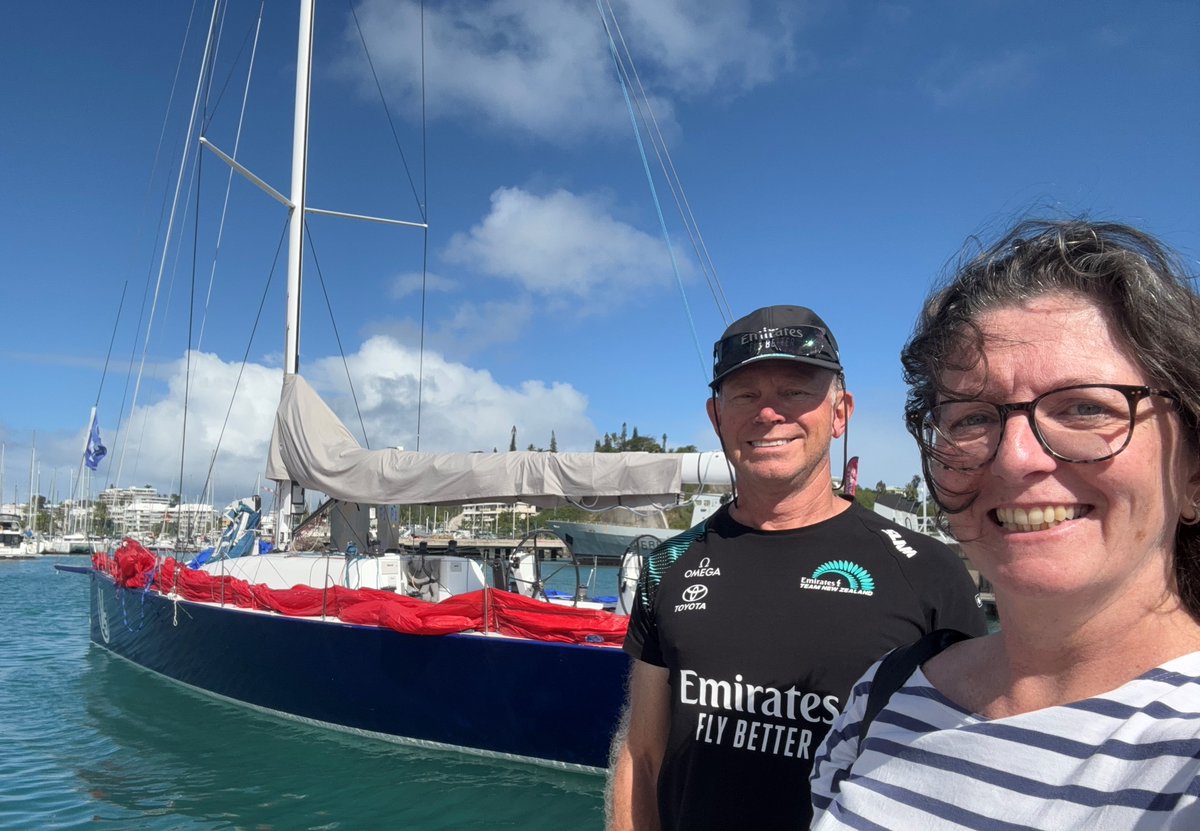 Ravi de rencontrer l'équipage néo-zélandais de V5 Racing ! Le monocoque Kiwi a terminé premier en Line Honours de la New Caledonia Groupama Race autour de la Grande Terre de NC. Nous sommes heureux que tous les concurrents soient rentrés à terre sains et saufs.