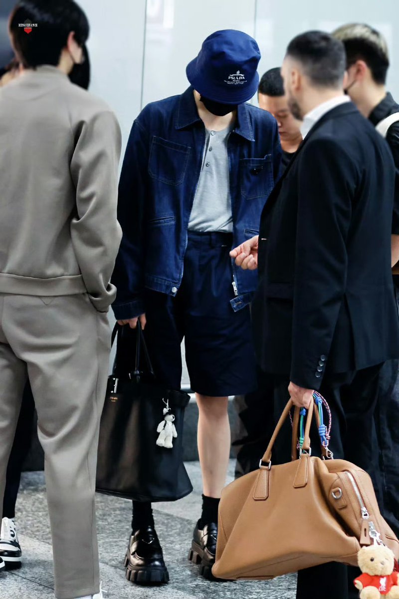 wsusuna's tweet photo. @Prada su looks so handsome❤️❤️ https://t.co/kaZJ6WET2C