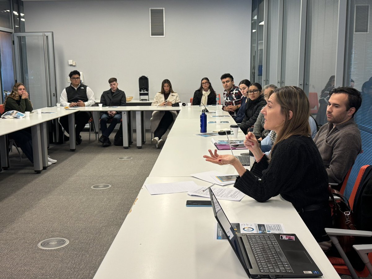ACiuti's tweet photo. Recibimos a estudiantes de la @FIU de Miami, donde presentamos a Buenos Aires como un destino académico global.
Seguimos fortaleciendo el vínculo con universidades internacionales a través de #StudyBA, nuestra estrategia de internacionalización educativa. https://t.co/mlWA622jSj