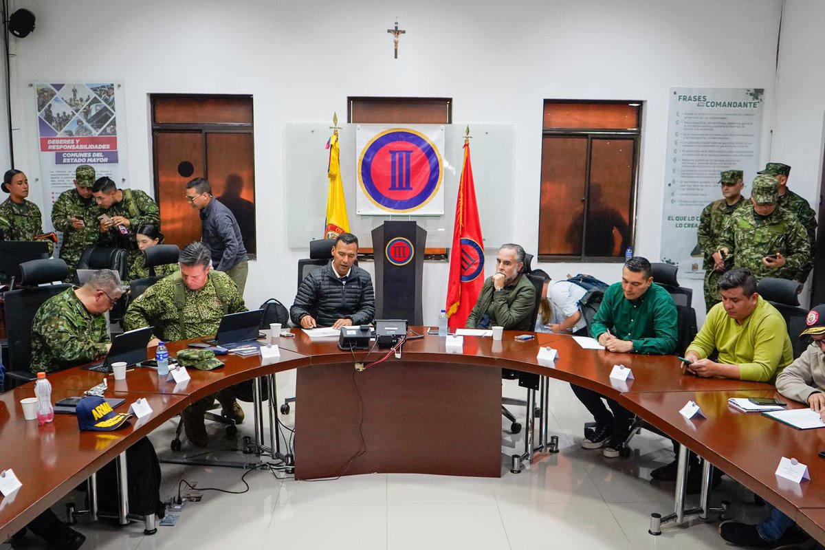 OctavioGuzmanGu's tweet photo. Desde la mesa humanitaria en Popayán acompañamos el anuncio del @mindefensa, @MinInterior, @DefensoriaCol, @COL_EJERCITO sobre la liberación de los 57 uniformados en #Argelia.

Siguiendo el llamado del presidente @petrogustavo, las comunidades no pueden ser instrumentalizadas por estructuras ilegales.

La paz requiere legitimidad y confianza institucional.

#Cauca #Ejército #Argelia #ElTambo #Seguridad.
