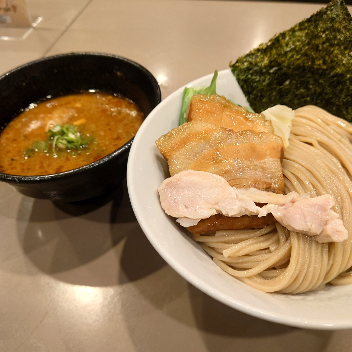 Asm57800484's tweet photo. やっと行けた
 #五ノ神製麺  #えびラーメン  #エビつけ麺 https://t.co/34cMtUaUh0