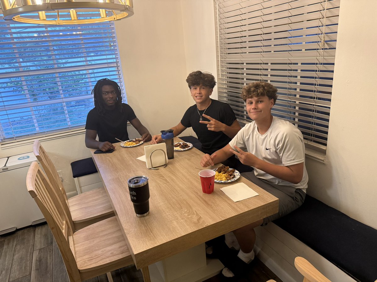 Wil Nicks (@nickswil) on Twitter photo Had the QBs and an RB over for some BBQ. Looking forward to a great season with these guys. <a href="/KevinVerpaele17/">Kevin Verpaele</a> @jaynotfound22 <a href="/CoachMurray47/">Tyler Murray</a> <a href="/MerrittIslandFB/">Mustang Football</a> Had the QBs and an RB over for some BBQ. Looking forward to a great season with these guys. <a href="/KevinVerpaele17/">Kevin Verpaele</a> @jaynotfound22 <a href="/CoachMurray47/">Tyler Murray</a> <a href="/MerrittIslandFB/">Mustang Football</a>