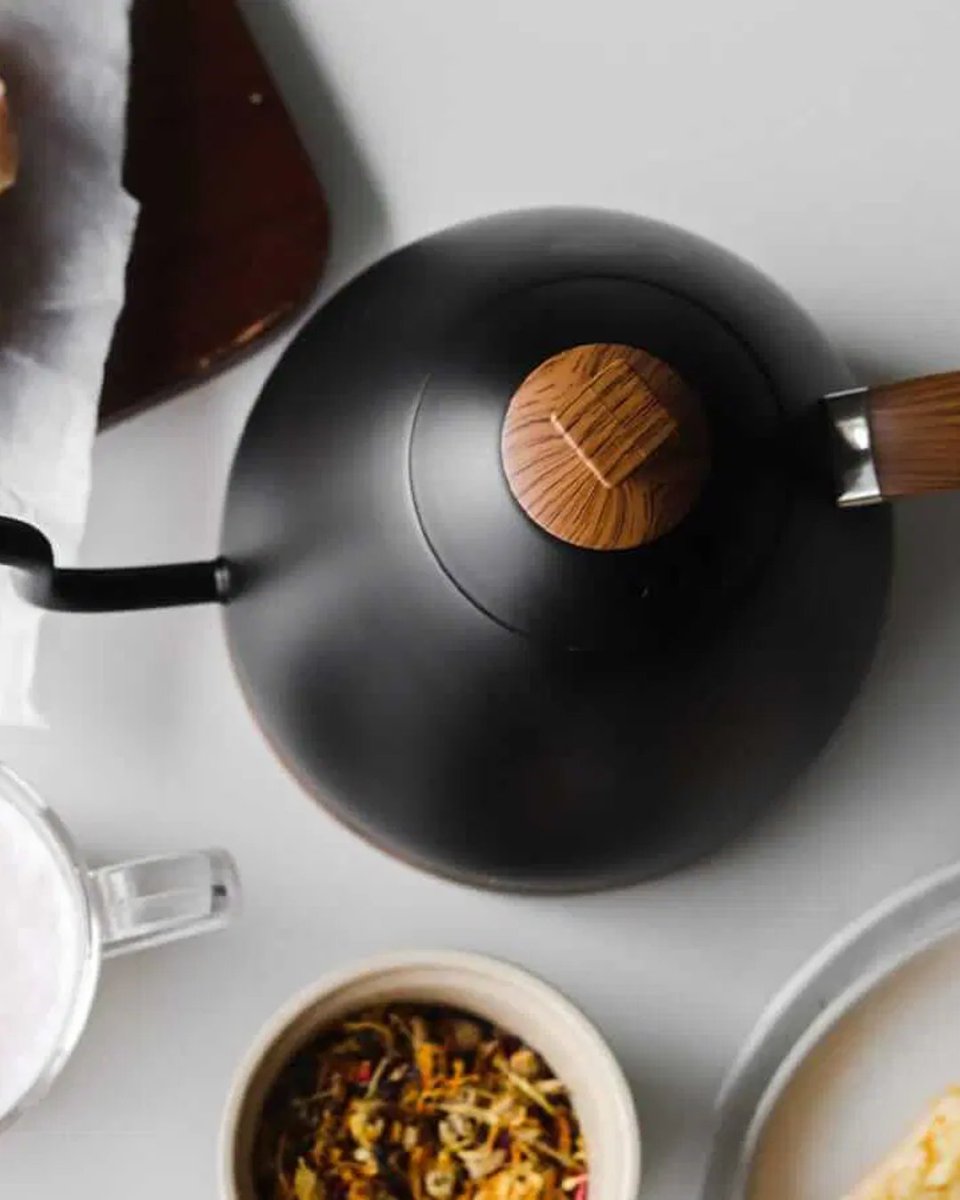 Que el agua hierva, pero sin dramas! Con estos hervidores, preparar tu té o infusión favorita es rápido, fácil y con estilo, con mucho estilo. 😏☕

Diseño elegante, precisión en la Tª y garantía de que no te quedarás esperando eternamente a que hierva. 

cafeslabrasilena.es/tienda/accesor…