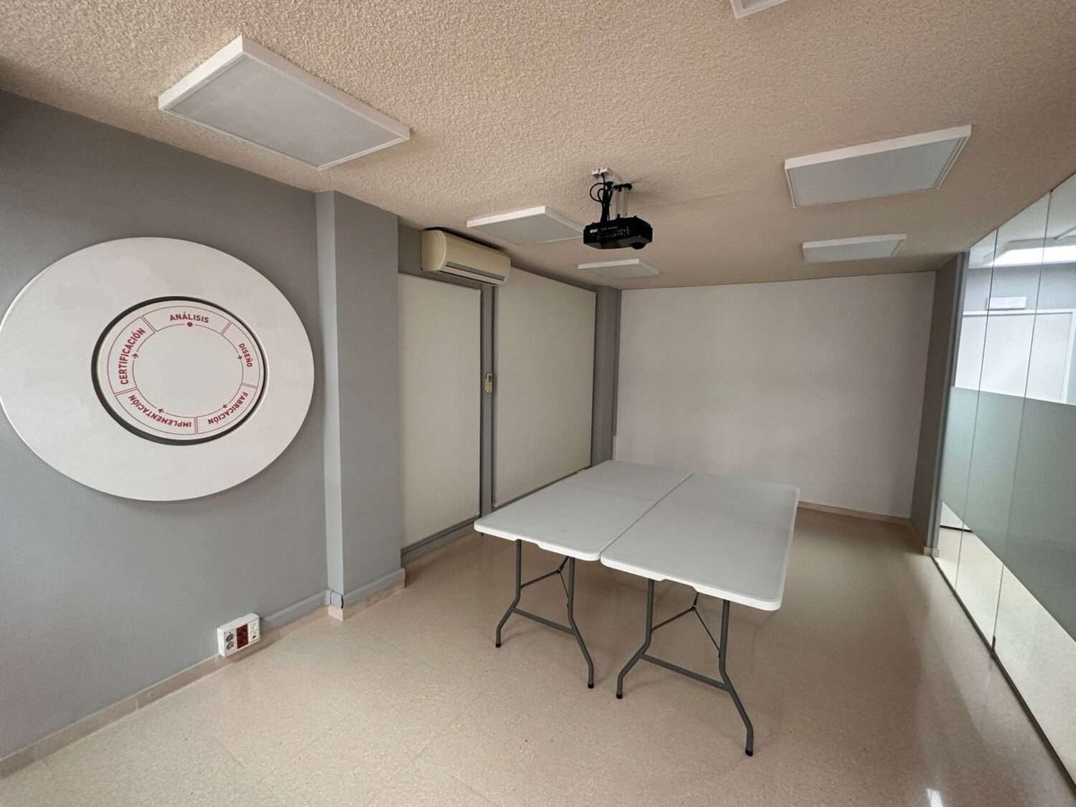 Transforma tus espacios con elegancia y eficiencia gracias a la proyección de celulosa. Descubre cómo esta técnica puede mejorar la calidad sonora en nuestro artículo más reciente. 
🌟 #EspaciosConfortables #ProyecciónDeCelulosa blgs.co/Ex4_8_