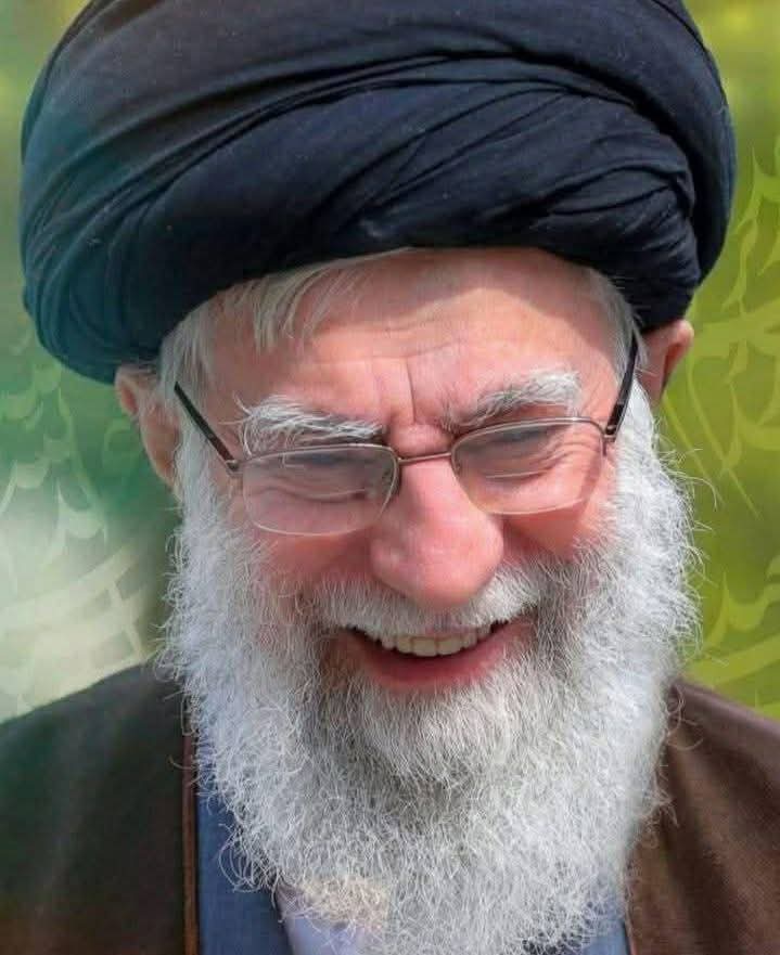 gurmani14's tweet photo. "کربلا نے ہمیں سکھایا، سر کٹے مگر سر جھکے نہیں۔" https://t.co/4mT7n9jP3q