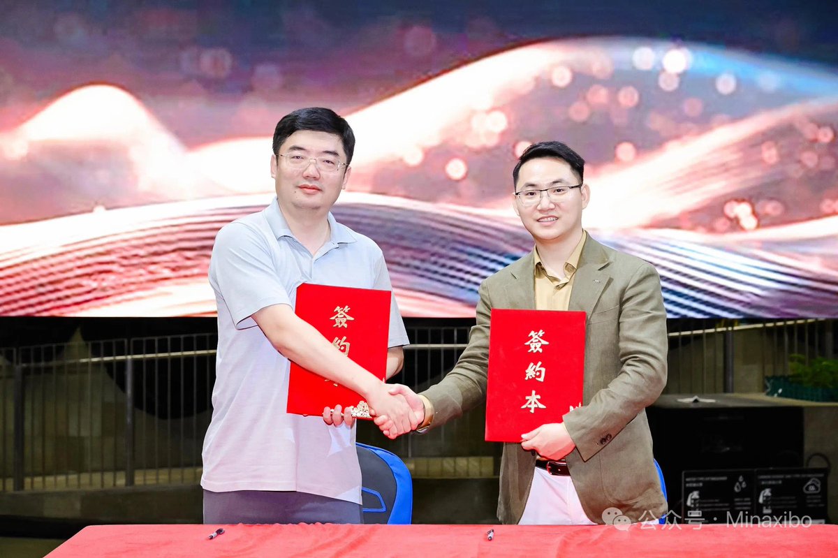 🚀Minax CEO Danny Deng joined the 1st Web3 AI &amp; RWA Investment Summit in Hong Kong, sharing insights on brand RWA innovation and signing a strategic partnership with China Overseas Investment Group.

💡From brand tokenization to global capital integration, Minax is unlocking the
