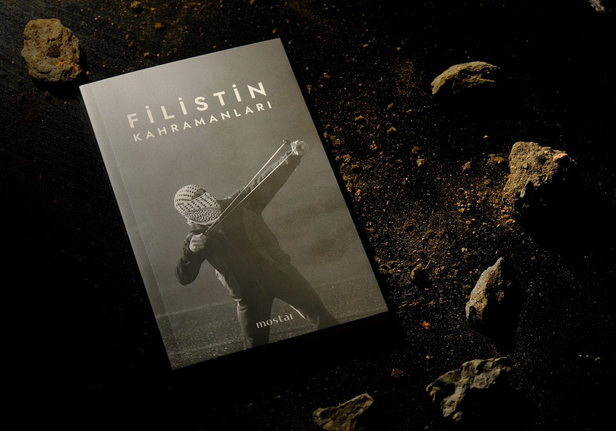 🇵🇸
Filistin Kahramanları

Satın almak için👇🏻

🔗kitapyurdu.com/kitap/filistin…

🔗semerkandkitap.com/urun/filistin-…