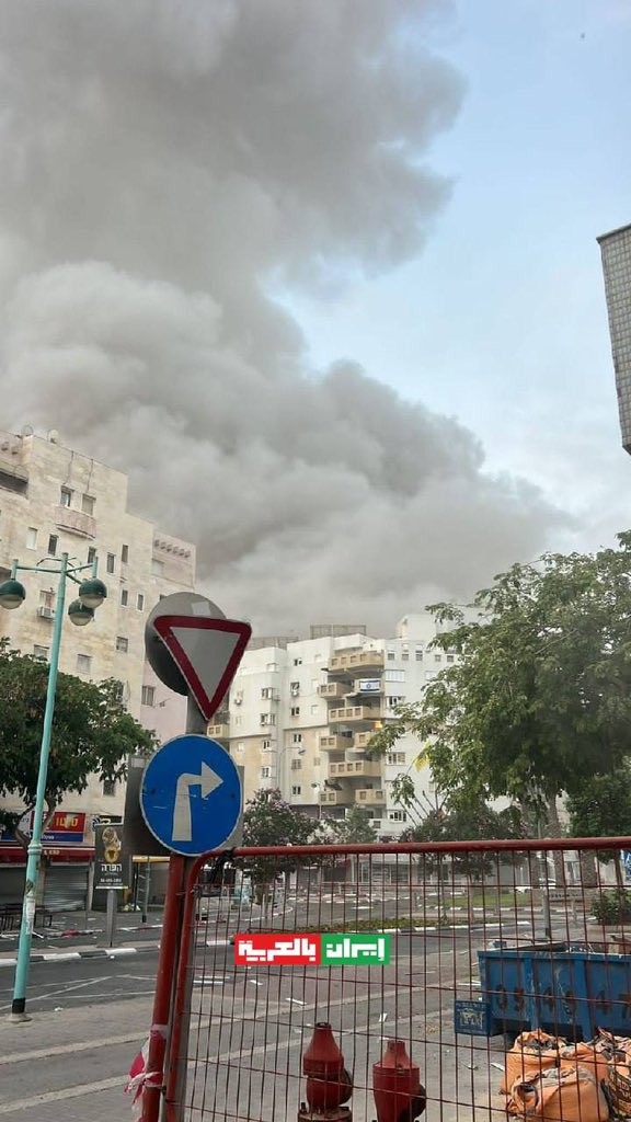 #عاجـــــــــــــــــــــــل 
⛔انتصار تأريخي:
إيران شنت منذ الفجر 6 موجات من الهجوم على الكيان الصهيوني وفي مواقع حساسة وكثيرة،
ساعات والصهاينة في الملاجئ
إذا لم ترد اسرائيل فهذا انتصار تأريخي كبير لإيران.
وإذا استمرت الحرب فيعني أن هناك خلاف بين القيادة السياسية في إيران التي