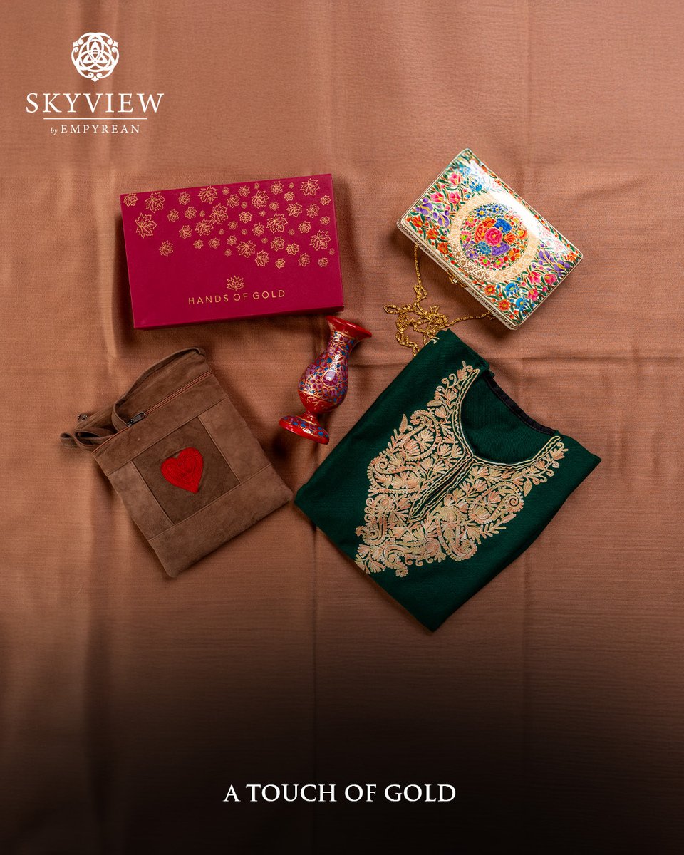 Skyview_SBE's tweet image. Take home a piece of Kashmir. Explore our curated boutique—where tradition, craftsmanship and timeless elegance come together. Only at Hands of Gold, Skyview by Empyrean.

#SkyviewByEmpyrean #Crafts #HandsofGold  #LuxuryRooms #Mountain #Patnitop #JammuAndKashmir #JammuTourism
