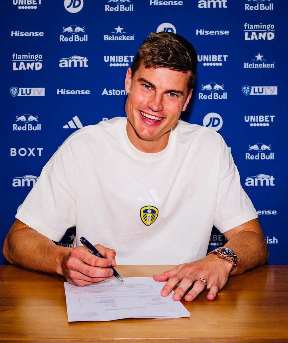 #lufc is this a new range t shirt he's wearing?