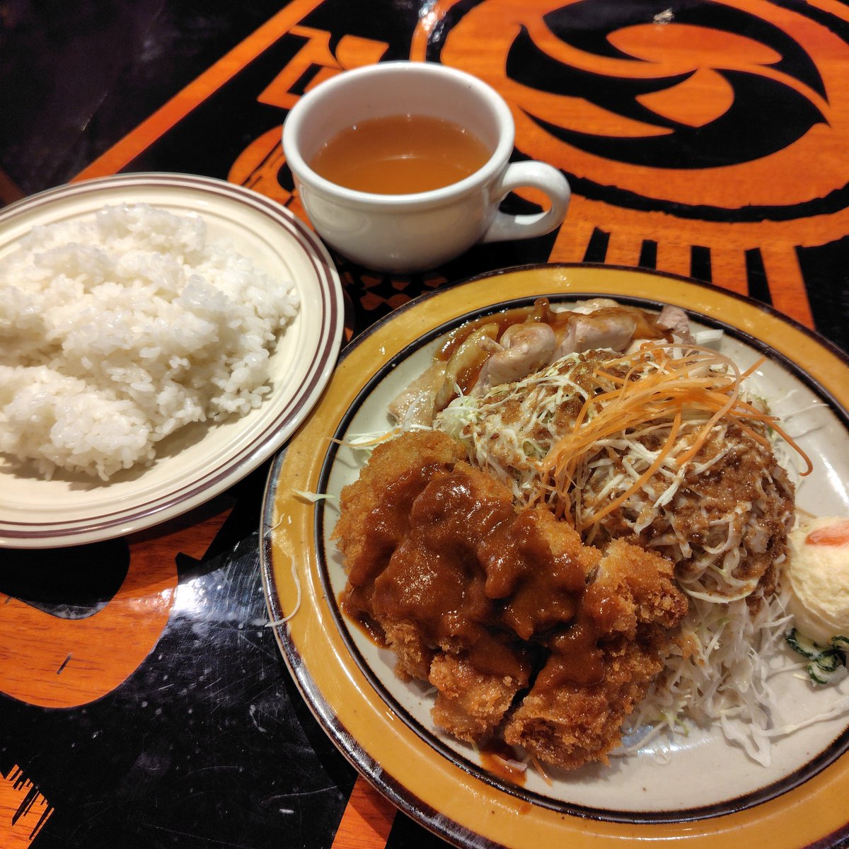 kanikaman55's tweet image. お昼は会社員時代にたまに行ってた #HUMMERCAFE でランチ。山盛りのサラダで腹パンなので、ほぼゼロカロリーです（笑）

x.com/i/grok/share/n…