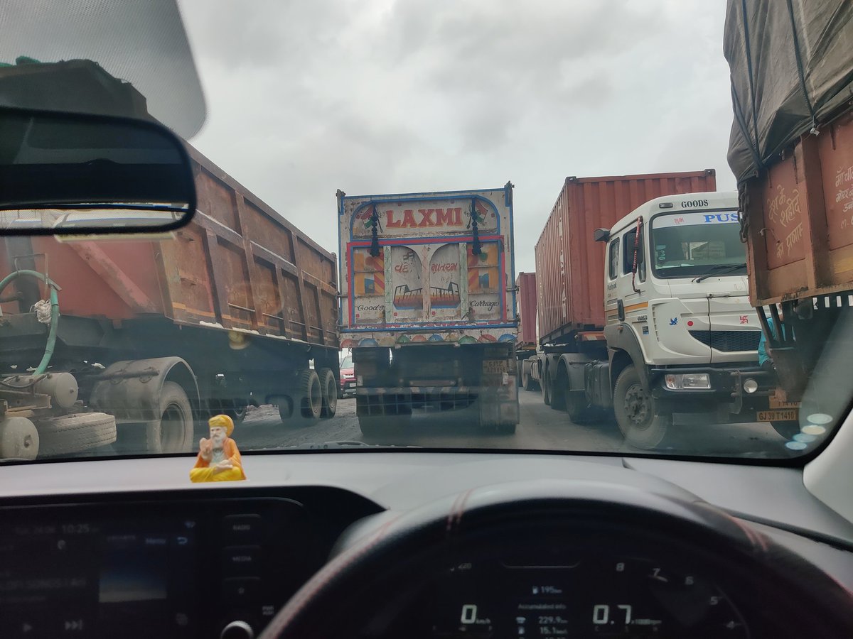 khalsadeeps's tweet photo. @Deendayal_Port 
@GujaratPolice 
@SP_EastKutch 
@collectorkut 
@gandhidhamtoday 

Traffic Jam at Gim-Kandla Highway for more than 2 hours, as no traffic police deployed to handle huge traffic.
The wrong side entry created more hurdles.
Unwanted shortcuts to be removed

#Traffic https://t.co/UemXmn9YjK