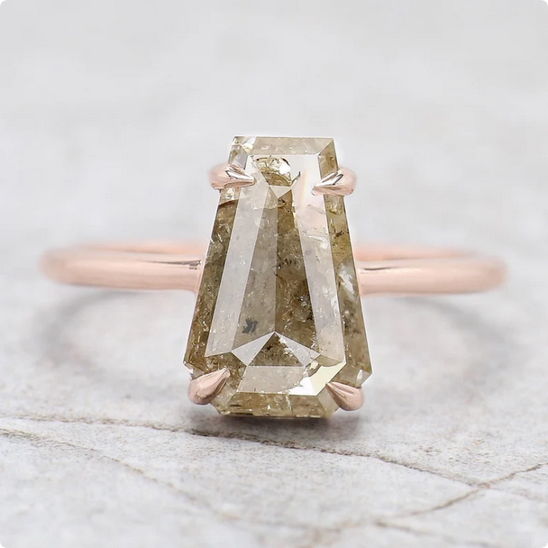FDJewels's tweet image. Coffin Cut Brown Color Diamond Ring 2.61 Ct 11.05 MM Coffin Cut Diamond Ring 14K Solid Rose Gold Silver Engagement Ring Gift For Her QL400

ETSY : etsy.com/in-en/listing/…

#CoffinCutDiamond #BrownDiamondRing #14KRoseGoldRing #SilverEngagementRing #AlternativeEngagementRing