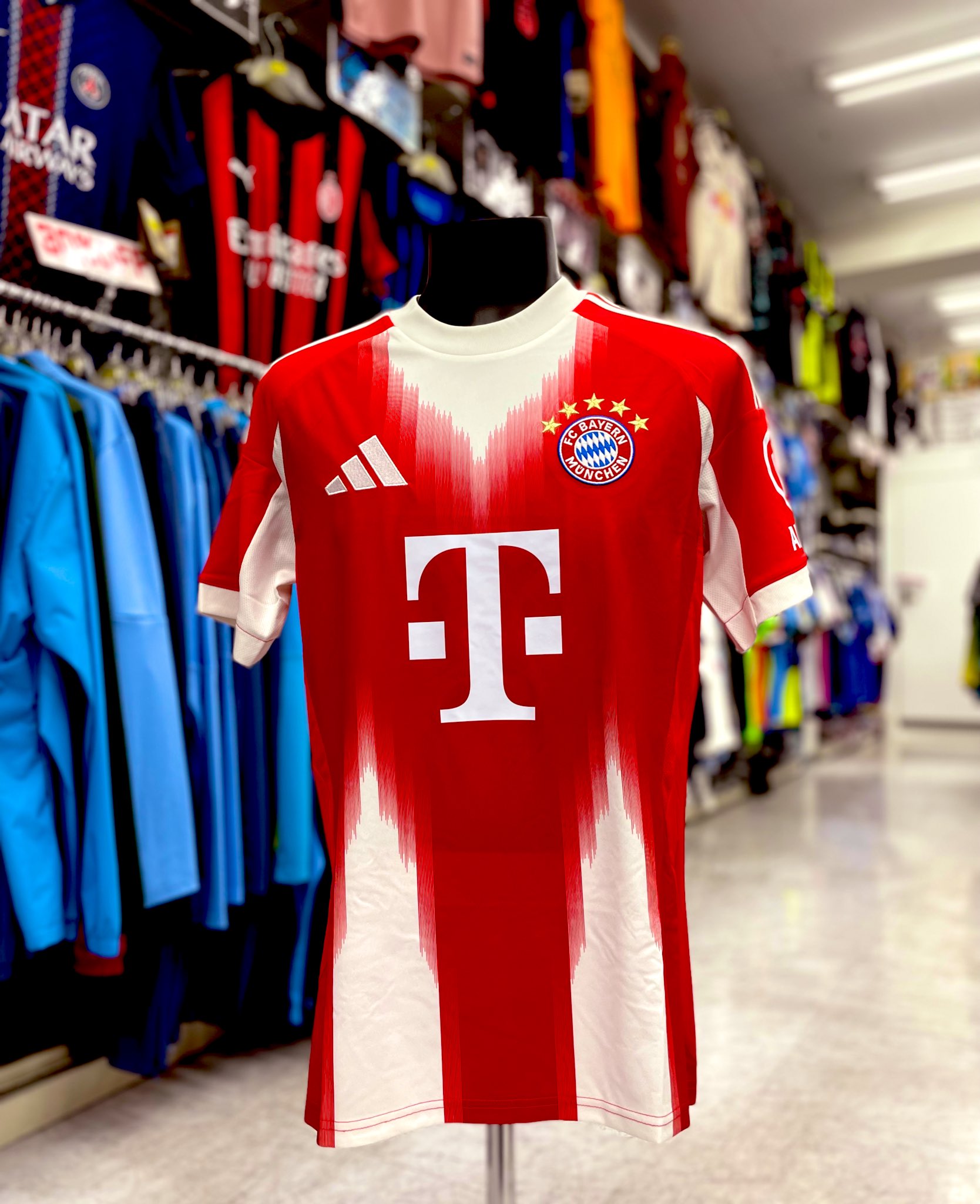 【ウパメカノ】バイエルンユニフォーム バイエルン・ミュンヘン 25/26 ユニフォーム | adidas football