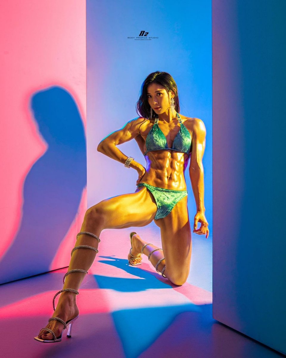 这样的腹肌炫酷到爆了！可惜暂时还不知这位女神是谁！💯💯💯