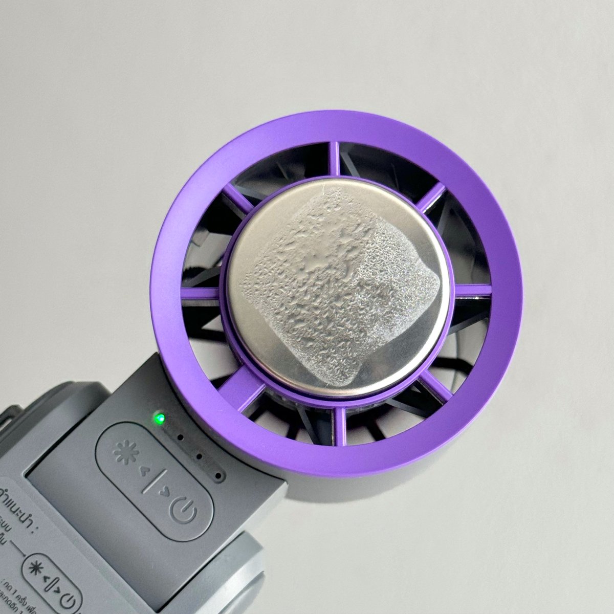 -พัดลมพกพาที่ถูกและดีมาก
-ลดแรงมาก + มี cooling เป่าลมเย็น 
-ตรง pad คือเย็นเจี๊ยบประคบคลายร้อนดี 
-ปรับหัวได้หลายองศา ตั้งโต๊ะได้หมด 

เชียร์ตัวนี้คือเหมาะกับอากาศเมืองไทยเอาอยู่เลยถ้าปรับกลางๆลมก็แรงมากแล้วเสียงไม่ดัง แบตโคตรอึดใช้จนลืมชาร์จ 100/10