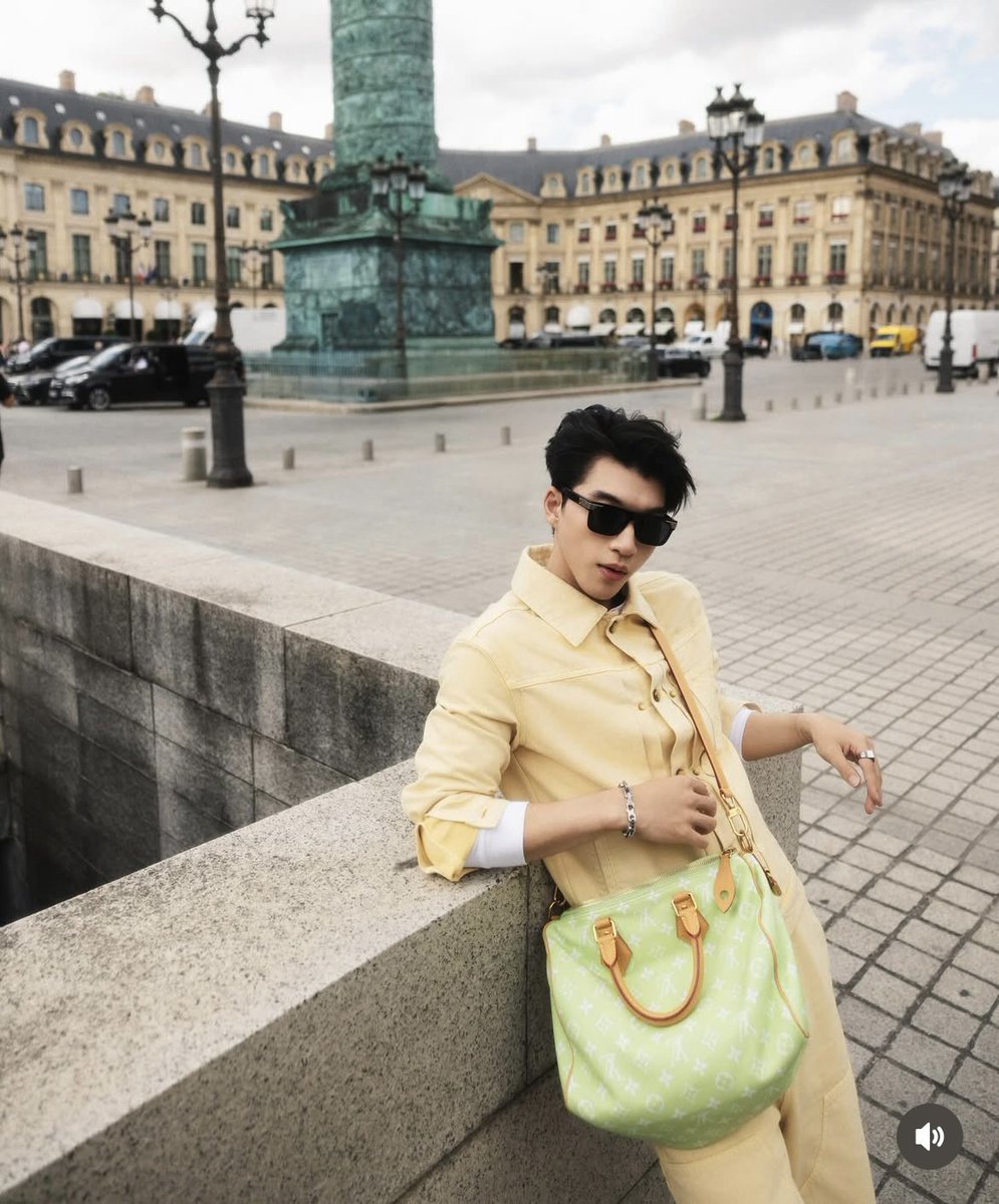 Meoconxg2402's tweet photo. ❤️❤️❤️❤️❤️ @LouisVuitton #HIEUTHUHAI #lvmenSS26 https://t.co/sIl4hK0s0B