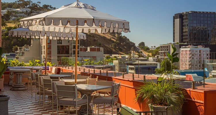 City lights, camera, action… an urban winter getaway for movie-set romance. Just off Bree Street, it’s amazing value! bit.ly/449C438