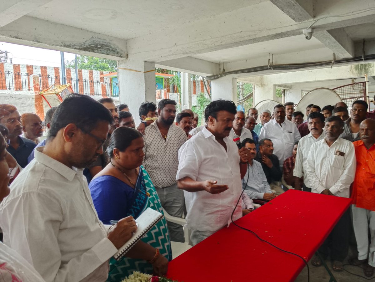 Sir,

Attending Hon'ble MLA Sri Talasani Srinivas Yadav Garus meeting at 2 BHK in Banda Maisamma Area under HSPH Section of Div 7, alongwith Manager n DGM 1.

GM 7