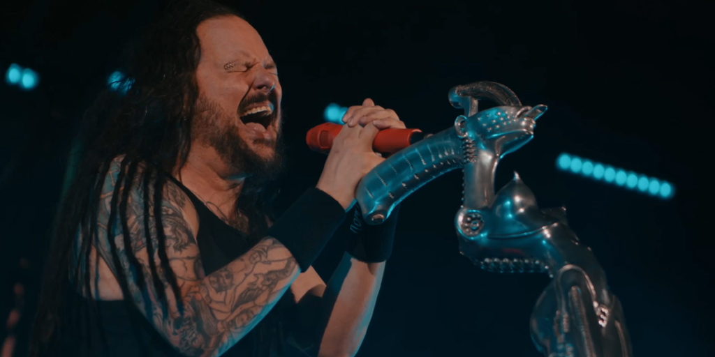 Splice_ES's tweet image. El responsable de fotografía y director francés @SebastienPaquet comparte anécdotas sobre su trayectoria con KoЯn (@Korn) y cuenta por qué el concierto por su 30.o aniversario fue un momento formidable en la historia del «heavy metal». Más información: bmd.link/es/fk7FrA