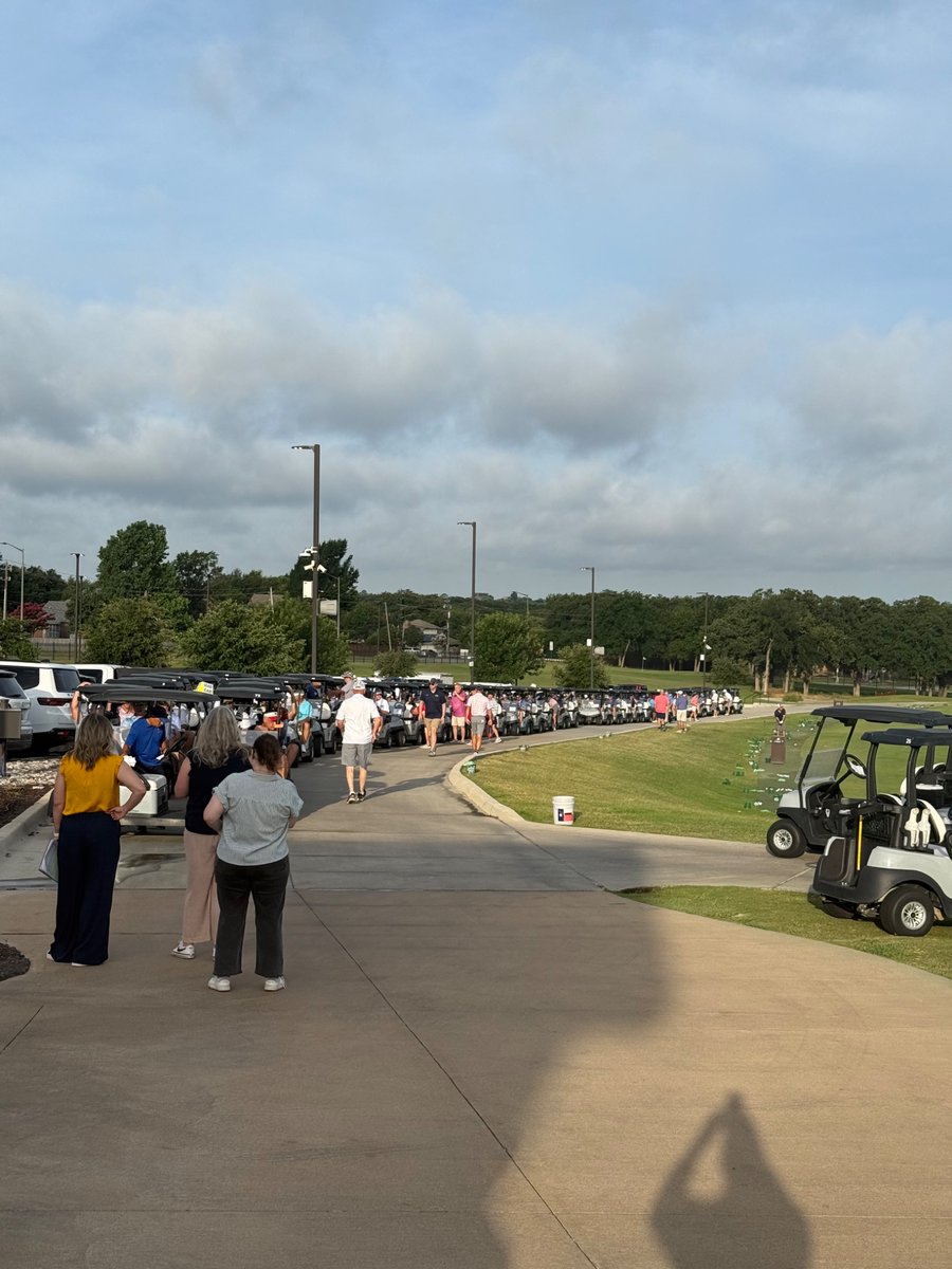 CoachGipson11's tweet image. What a day! Started at the Texas Rangers golf club with the HPU Alumni Golf Tournament, went to H-Town where they showed up and showed out - unbelievable camp! 2 more opportunities - bEASTtexas and DFW!

#StingEm
