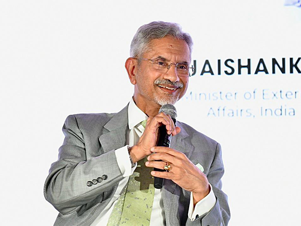 ani_digital's tweet photo. Jaishankar announces Passport Seva Program 2.0, e-Passport rollout across India on Passport Seva Divas
Read @ANI Story | https://t.co/K5ySaXvpzX
#Jaishankar #PassportSevaProgram #Passport #PassportSevaDivas https://t.co/l5teXOSi3T