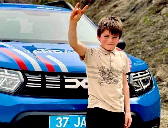 Vatanı uğruna can veren.. 

#iyikiVarsınEren