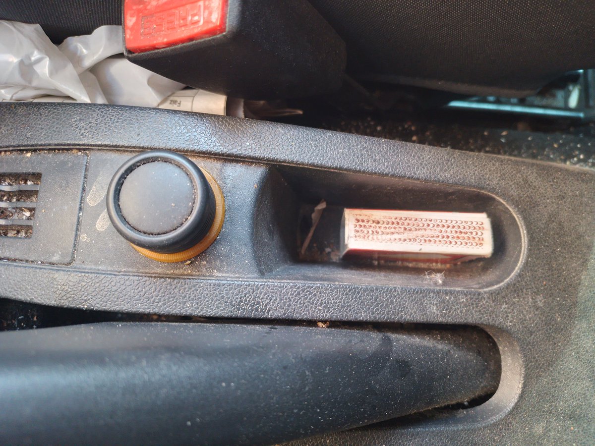 Külüstür arabanın çakmağı bozuldu 3bin lira fiyat çektiler. Kibrit  candır..