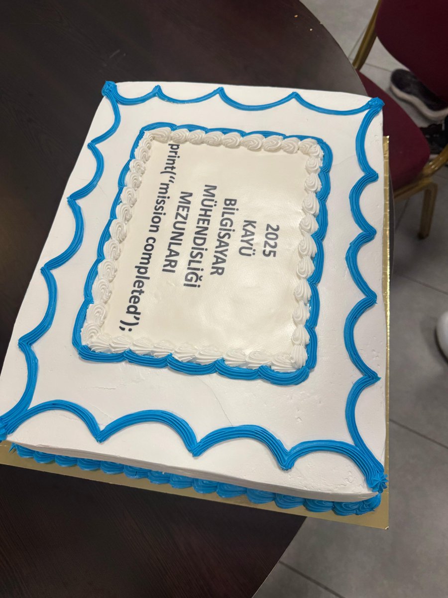 Bilgisayar Mühendisliği Bölümü olarak, 2025 yılı itibarıyla ilk mezunlarımızı gururla uğurladık. Bu anlamlı günü öğrencilerimiz ve akademik kadromuzla birlikte düzenlediğimiz etkinlik ve pasta kesimiyle kutladık. Mezunlarımıza meslek hayatlarında başarılar dileriz.