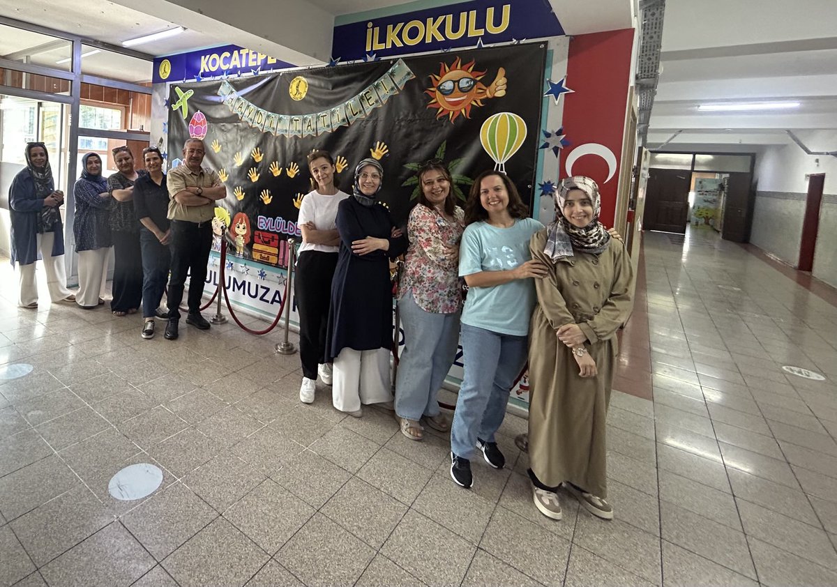 ilkokulkocatepe's tweet photo. Öğlenci öğretmenlerimizin haydi #tatile hatırası 💐🤗💙 https://t.co/NgHdO14UGI