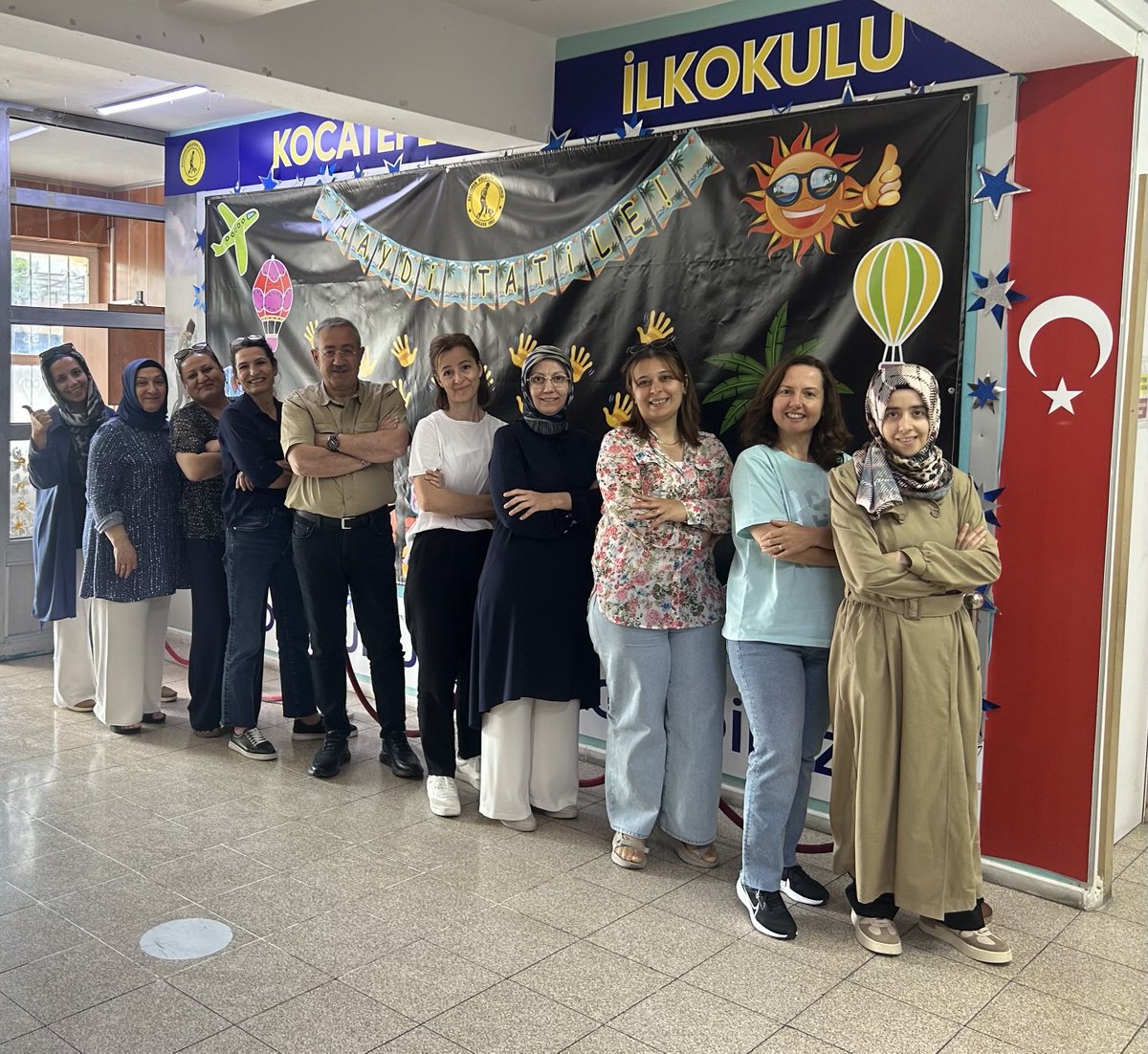 ilkokulkocatepe's tweet photo. Öğlenci öğretmenlerimizin haydi #tatile hatırası 💐🤗💙 https://t.co/NgHdO14UGI