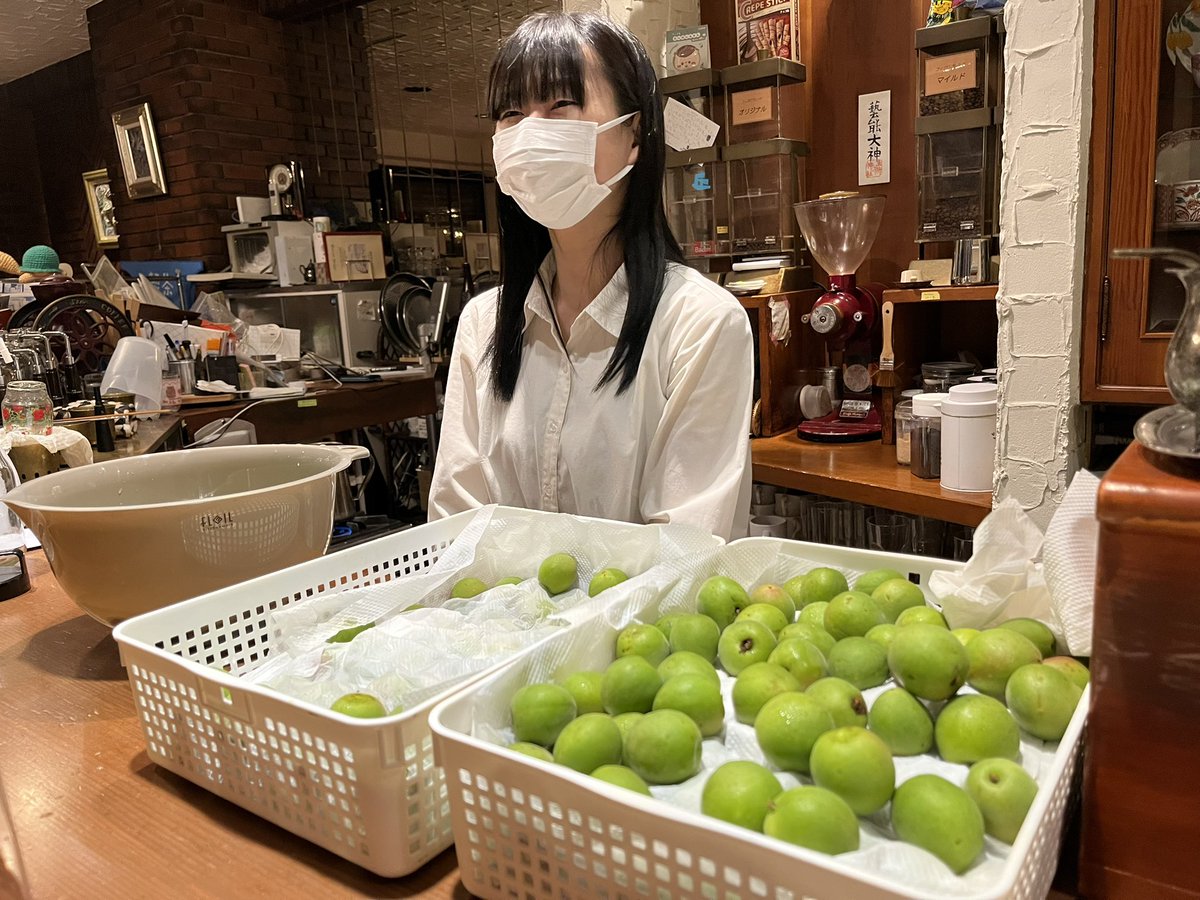 Tuttiで梅シロップと梅酒作りに初挑戦しました👏
歌わずに黙々と作業していました！
出来上がりが楽しみです♪
#京都 #合唱 #tutti #団員募集中