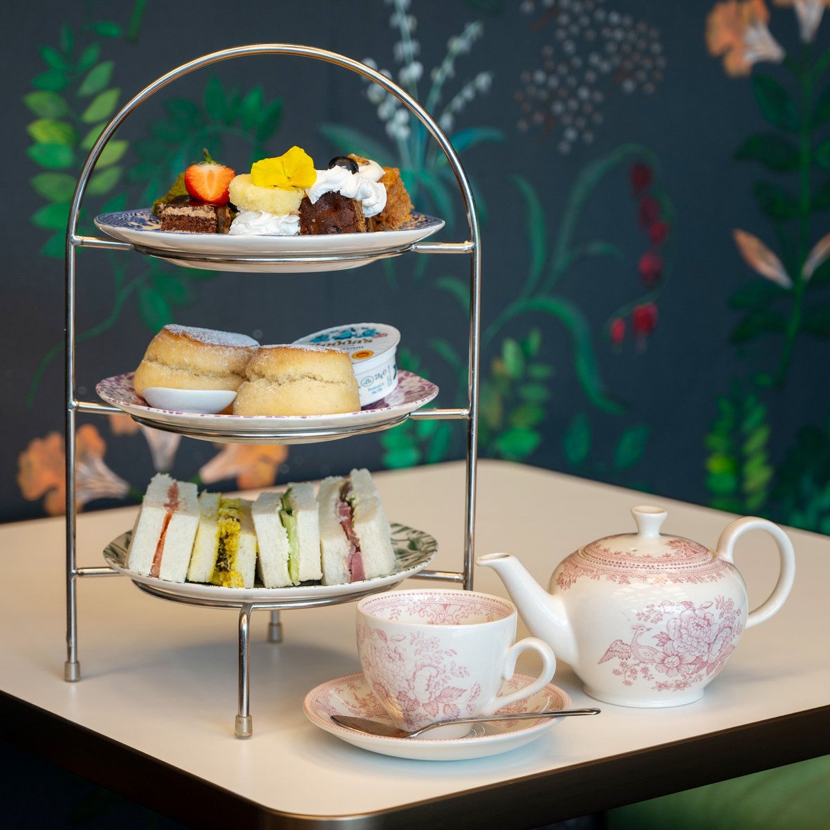 週末限定お値下げ❗️英国アンティークAfternoon teaケーキスタンド