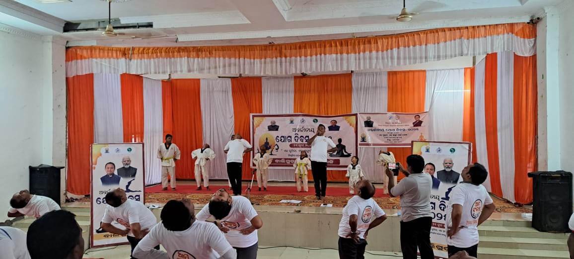 balliguda's tweet photo. Observation of International Yoga Day-2025 at Town Hall,NAC Balliguda.
@DMKandhamal 
@HUDDeptOdisha 
@IPR_Odisha 
@CMO_Odisha https://t.co/CA5yS67L4q
