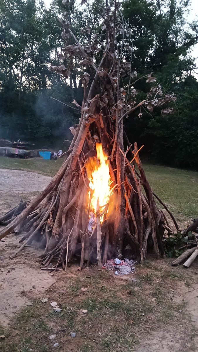 AcoaAke's tweet image. 🔥 Hoguera de San Juan en el parque de Fresnedo en el #concejo  de Santa Cruz de #Campezo

💥 San Joa sua Santikurutze #Kanpezu|ko #kontzeju|ko Fresnedoko parkean

@ACampezo @MontanAlavesa #Araba #Alava