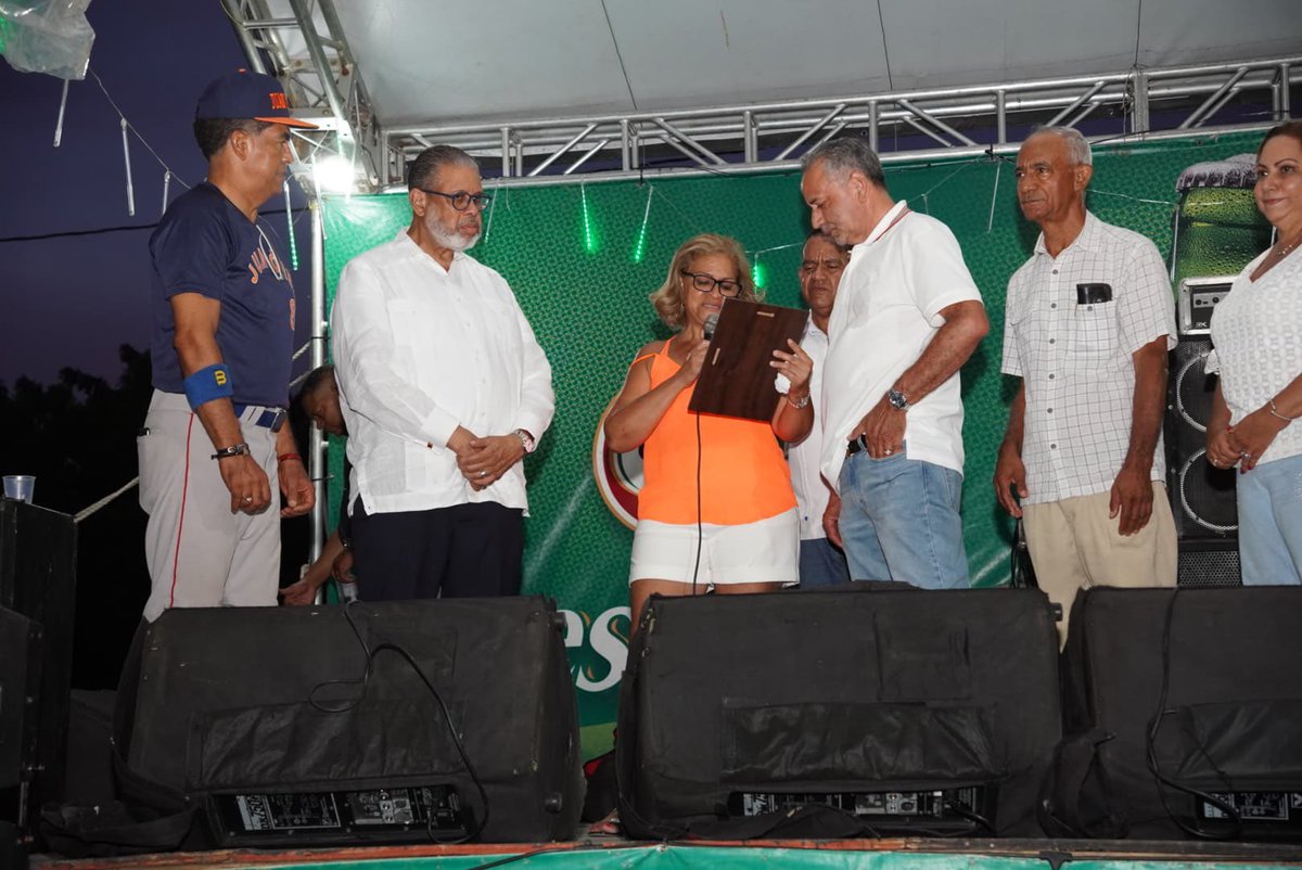 Desarrollo de la Comunidad (@dgdcrdo) on Twitter photo Por apoyar e impulsar el desarrollo comunitario, nuestro director general <a href="/modestoguzmanrd/">Modesto Guzmán</a> fue reconocido por la Asociación de Juangomeros Pro-Bienestar de la Comunidad (ASOJUPRO), de la demarcación Juan Gómez, municipio Guayubín en la provincia Montecristi.
#Reconocimiento Por apoyar e impulsar el desarrollo comunitario, nuestro director general <a href="/modestoguzmanrd/">Modesto Guzmán</a> fue reconocido por la Asociación de Juangomeros Pro-Bienestar de la Comunidad (ASOJUPRO), de la demarcación Juan Gómez, municipio Guayubín en la provincia Montecristi.
#Reconocimiento