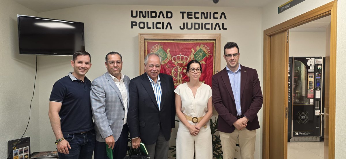 Uno de nuestros objetivos es salvaguardar a la Denominación de Origen Tequila en el extranjero. El presidente del #CRT Aurelio López, se reunió con la jefa del Laboratorio de Salud Pública de Madrid, Paloma Berenguer y visitó el cuartel de la Guardia Civil.