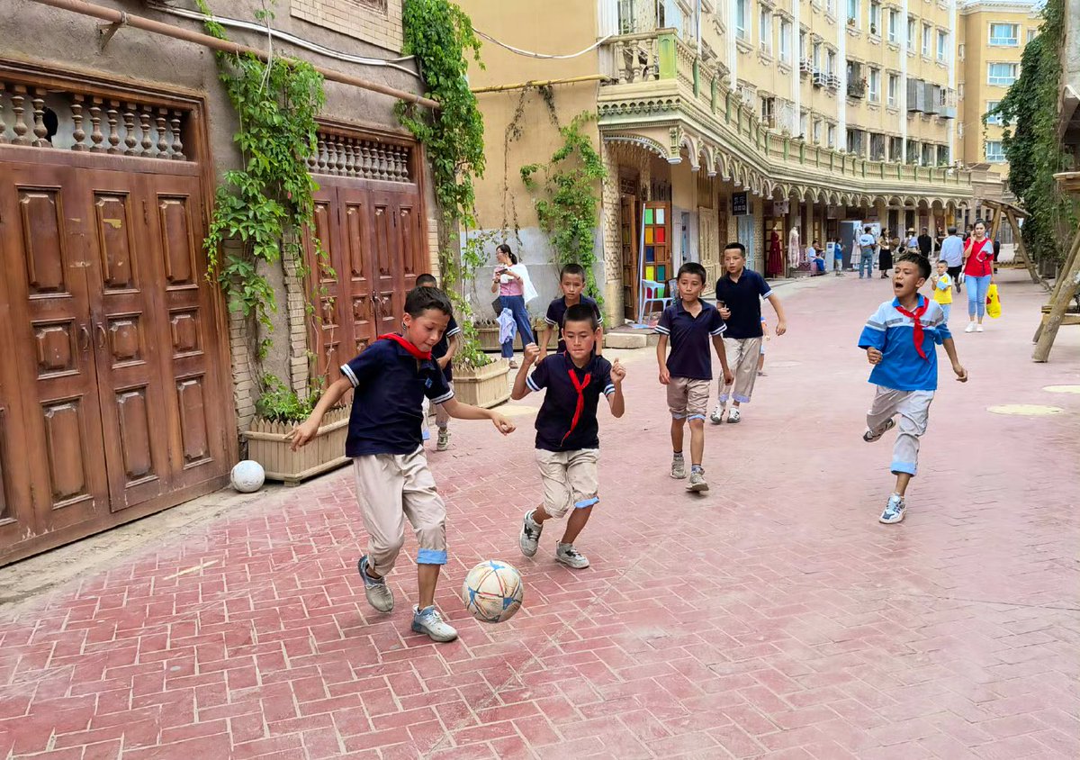GulnarNorthwest's tweet photo. Morning #Xinjiang 

Xinjiang people's love for football is cultivated from an early age. https://t.co/KbG40UooZT