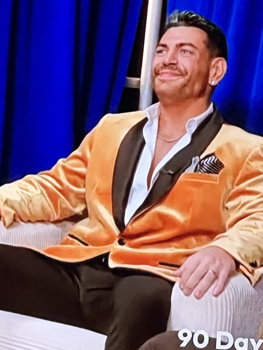 MMegan79's tweet image. What in the heck is up with Sarpers bulge….. socks or saline solution?!? #90DayFianceTellAll #90DayFiance