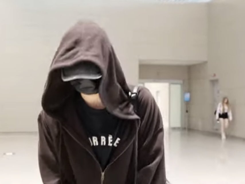 tikaa_006's tweet image. devil wenwen (ssg)‼️
this is really outrageous, what was done there was blatantly following hc schedule, hc was on a solo flight schedule. he is so annoying this stalker makes hc uncomfortable.