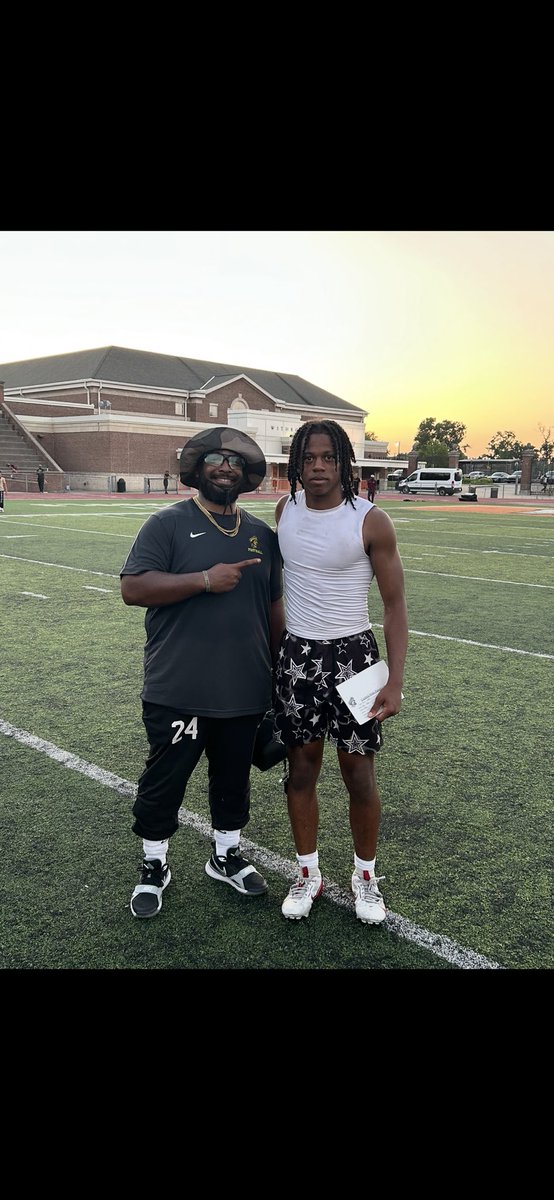 Eric Wade (@wealloveric) on Twitter photo Had an amazing day <a href="/CentralState87/">Central State University</a> and had a great conversation with former Super Bowl MVP Santonio Holmes, and got in tons of great work. Canāt wait to be back for the game day visit!
<a href="/OakHillsFB/">Oak Hills Football</a>
<a href="/Marine2coach/">Jody White</a>
<a href="/CoachRio5x/">DeMario Pleasant</a> Had an amazing day <a href="/CentralState87/">Central State University</a> and had a great conversation with former Super Bowl MVP Santonio Holmes, and got in tons of great work. Canāt wait to be back for the game day visit!
<a href="/OakHillsFB/">Oak Hills Football</a>
<a href="/Marine2coach/">Jody White</a>
<a href="/CoachRio5x/">DeMario Pleasant</a>