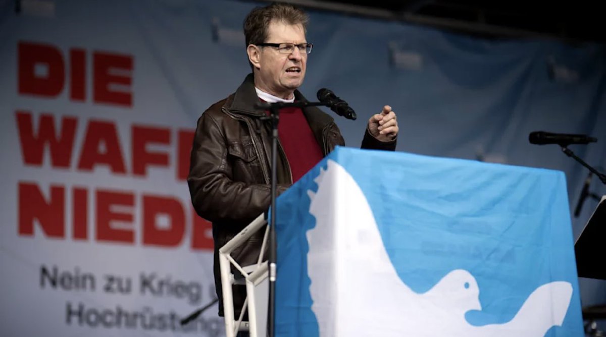 Gestern bereits gemeldet, nun ist es wohl fix. Die SPD wird diesen Typen nicht für den PKGr nominieren. Vorsitzender des selbigen wollte er werden. Die SPD tut gut daran den Manifester ubd Bakureisenden kalt zu stellen.