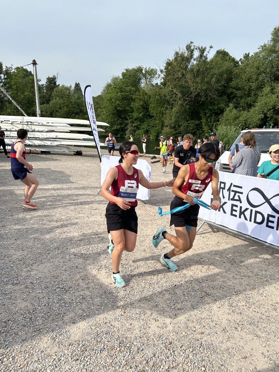 ritweet07's tweet photo. 【UK EKIDEN 6/20】
先日行われたUK EKIDENの結果です。

結果 6:54:49 優勝🏆

沢山のご声援ありがとうございました！また、駅伝を開催してくださいました関係者の皆様、ありがとうございました
普段走らない芝生や舗装されていないコースを走る難しさを実感しました。 https://t.co/oL7GBnw0ba