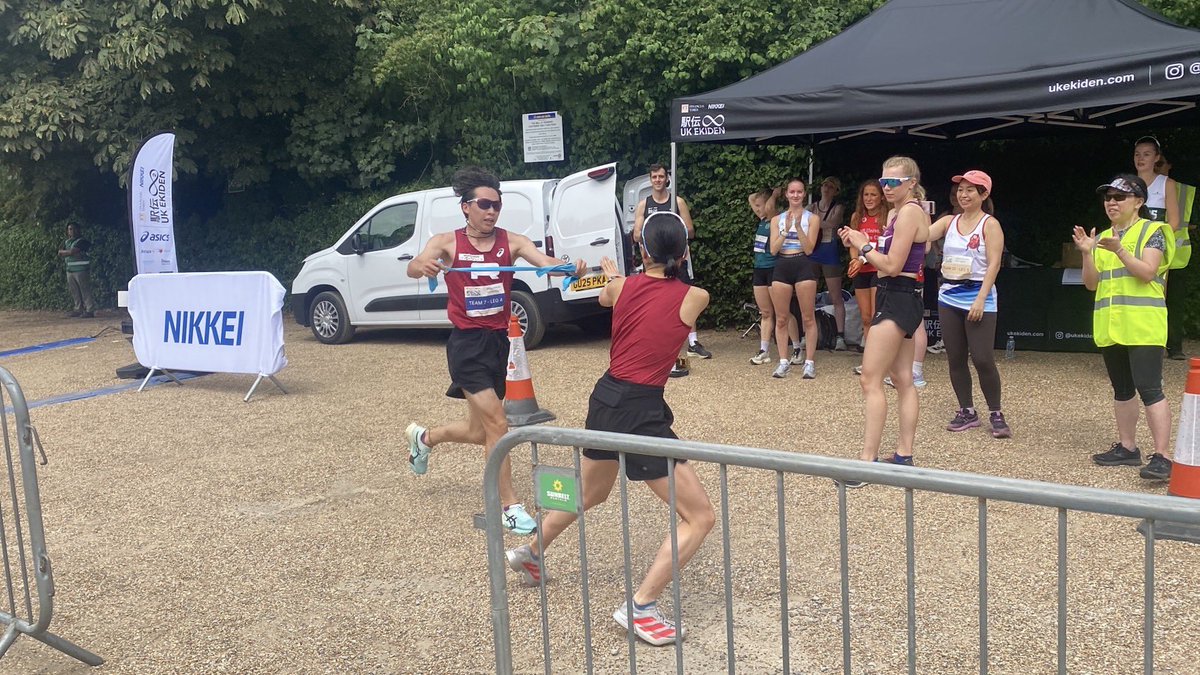 ritweet07's tweet photo. 【UK EKIDEN 6/20】
先日行われたUK EKIDENの結果です。

結果 6:54:49 優勝🏆

沢山のご声援ありがとうございました！また、駅伝を開催してくださいました関係者の皆様、ありがとうございました
普段走らない芝生や舗装されていないコースを走る難しさを実感しました。 https://t.co/oL7GBnw0ba