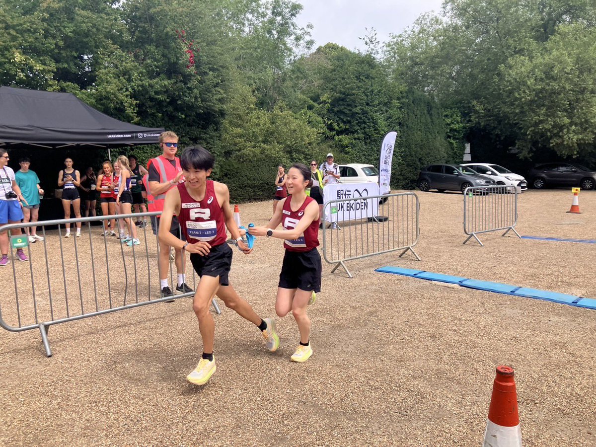ritweet07's tweet photo. 【UK EKIDEN 6/20】
先日行われたUK EKIDENの結果です。

結果 6:54:49 優勝🏆

沢山のご声援ありがとうございました！また、駅伝を開催してくださいました関係者の皆様、ありがとうございました
普段走らない芝生や舗装されていないコースを走る難しさを実感しました。 https://t.co/oL7GBnw0ba