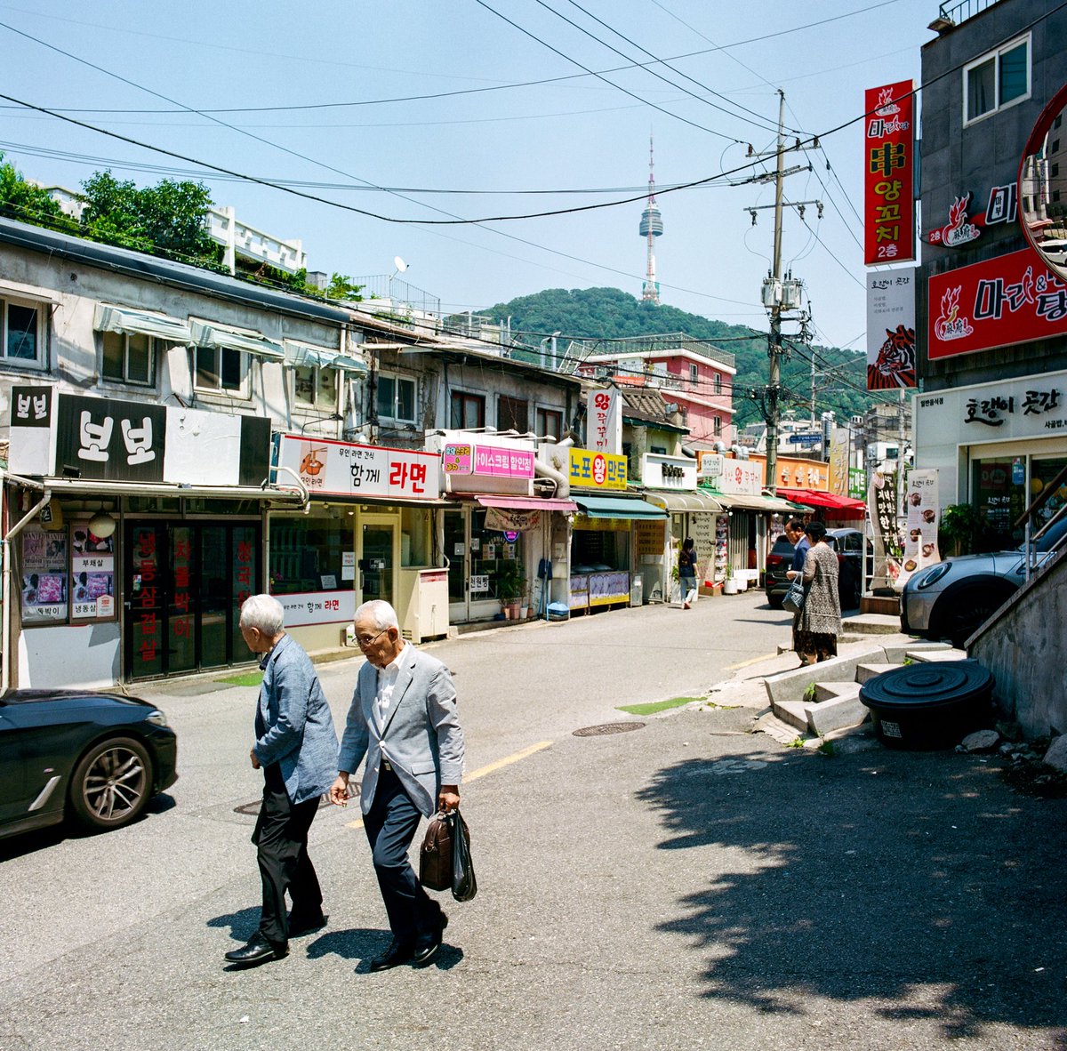 MutinAntoine's tweet photo. Always by two.
#portra400 #Hasselblad503cx https://t.co/8Biq8W0B3Q