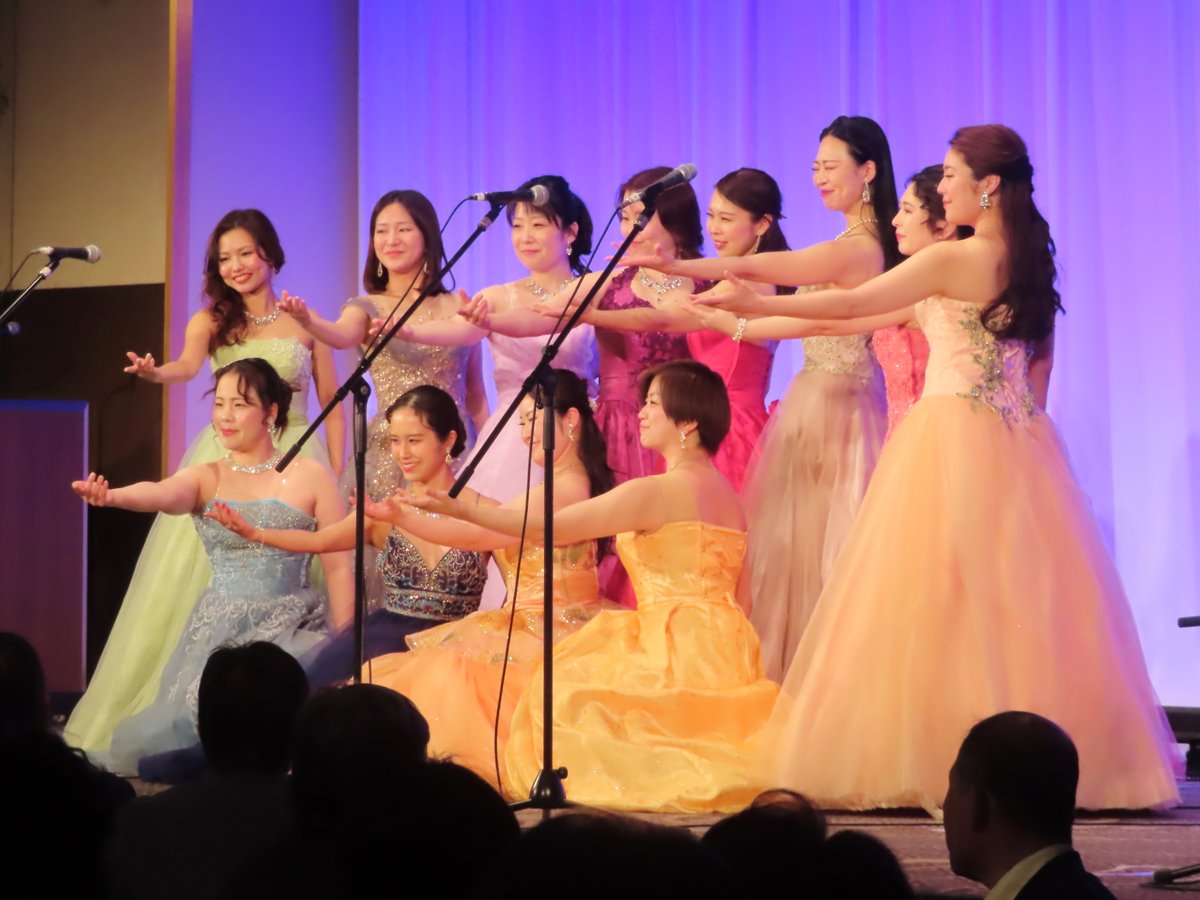 popomk2's tweet photo. 第71回地区年次大会 晩餐会がリーガロイヤルホテル光琳の間で開催されました！
大勢のライオンズメンバーが参加し、古川繁浩ガバナー肝いりの堺シティオペラによる華やかなステージが披露されました。
 また、国際理事L城阪勝喜から祝辞もいただき、豪華な晩餐会となりました。
これからも地域の奉仕団体としてと共にライオンズは歩み続けます！4回で投稿
#大阪港ライオンズクラブ
#335B地区
#ライオンズクラブ
#第71回地区年次大会
#地区年次大会
#ライオンズクラブ国際協会335B地区
#奉仕団体
#堺ライオンズクラブ