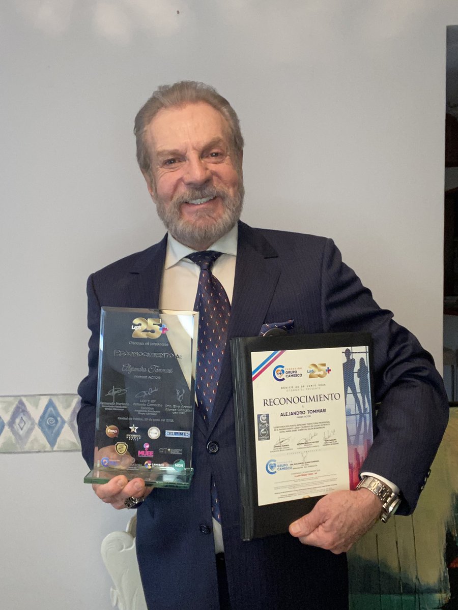 Gracias <a href="/ArmandoHurtado/">Armando Hurtado Tv</a> <a href="/tottocamacho/">antonio camacho</a> <a href="/los25mas/">los25mas</a>  por esre reconocimiento a mis 52 años de trayectoria en los escenarios.